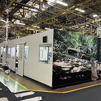 自動車製造工場で社員のモチベーションアップ｜ラテックスプリンターで壁紙装飾の内製化